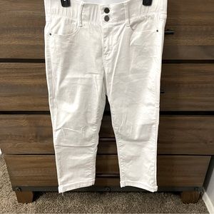 Apt 9 white jean capri